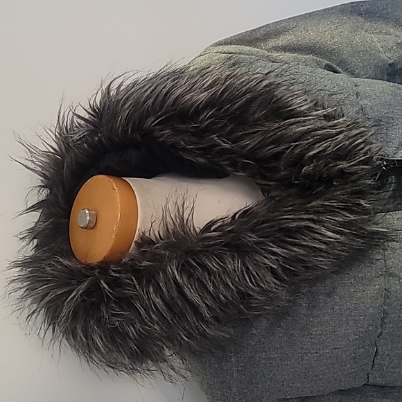 Badgley Mischka grey down coat w size L - Picture 3 of 10